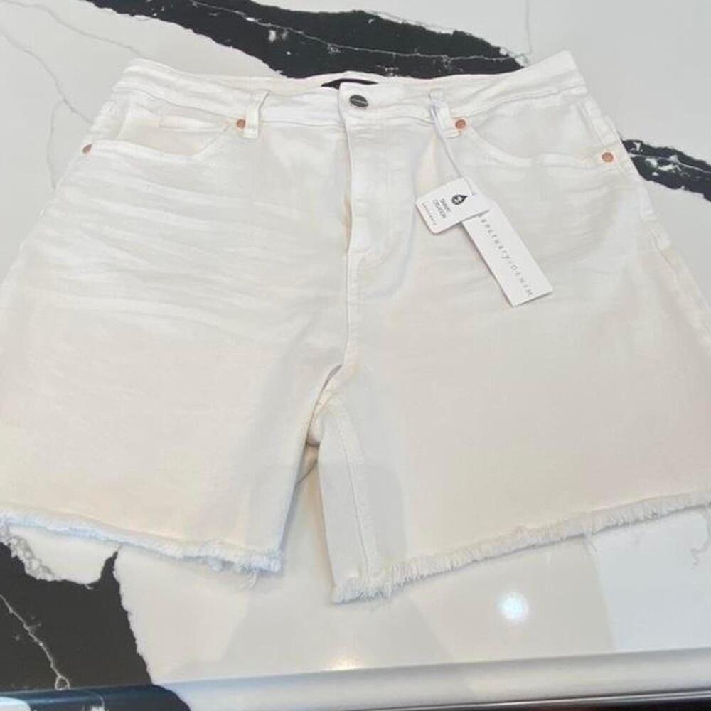 Sanctuary White Raw Hem Shorts - Picture 2 of 3